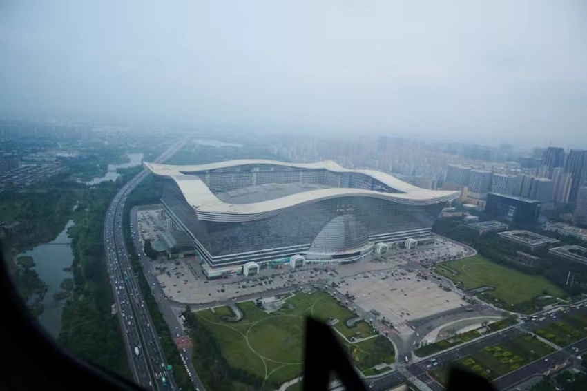 2025： “打飞的”指日可待！成都低空载人飞行通过“大考”(图2)