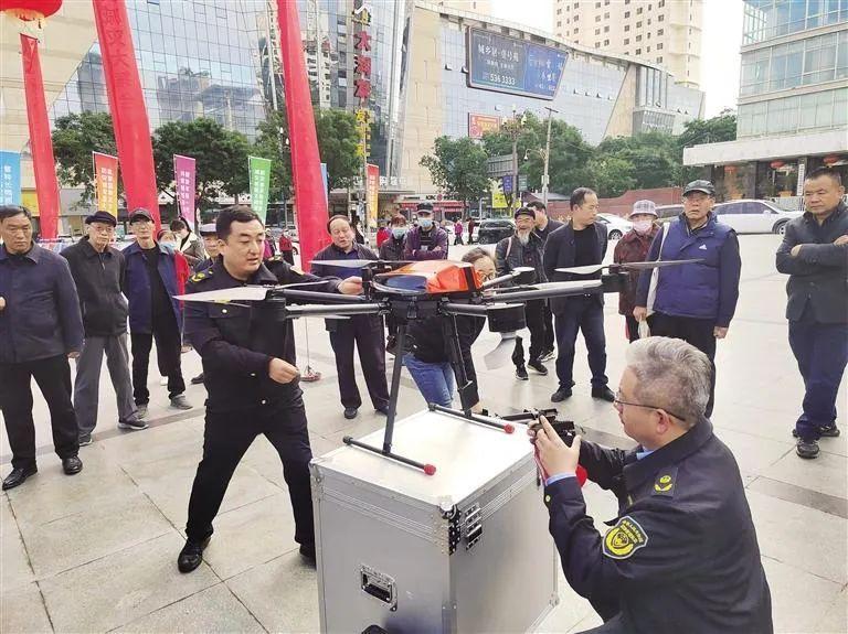 低空经济日报关注丨拓宽应用场景，壮大优势产业，培养紧缺人才！无人机带动低空经济蓄势起飞(图2)