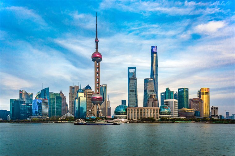 上海发布低空经济重磅文件！到2026年，建成低空飞行航线全域连续覆盖的通信网络【附低空经济产业发展路线图】(图1)